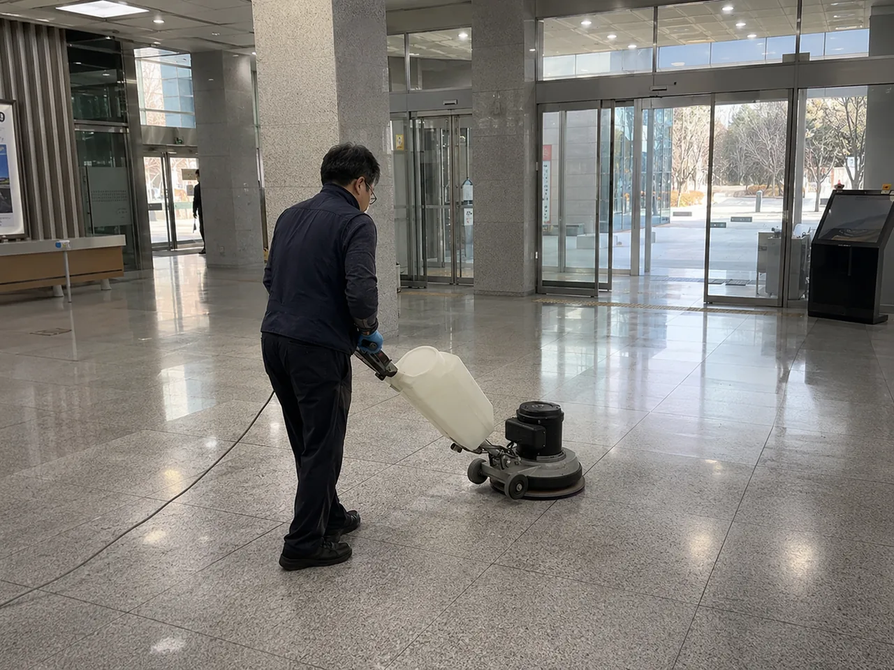 쓰레기집 청소 거실 물품 선별 실제 작업 사진