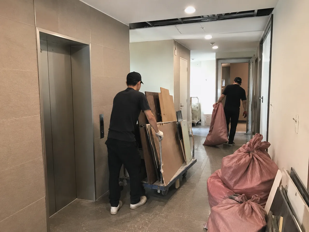 서울 폐기물 처리 상담에서 살펴보는 저층 주거 골목 건물과 이동 조건